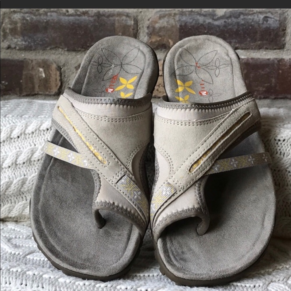 Merrell taupe sandals size 7 hint of yellow. ECU